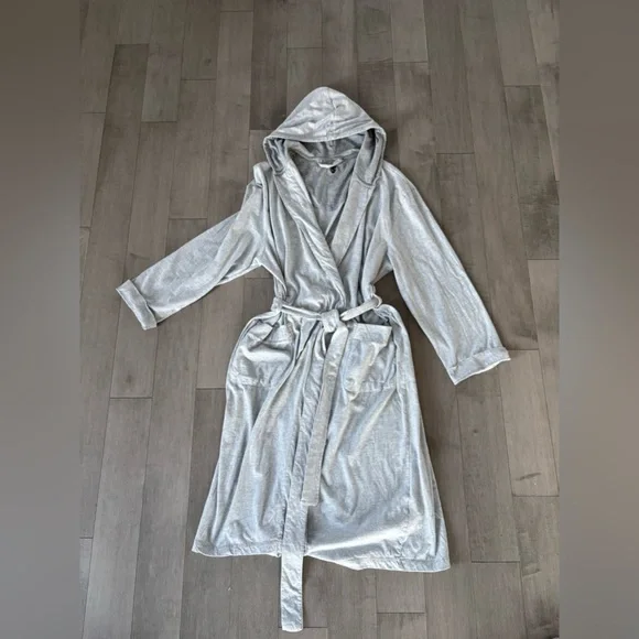 Men's Silver Hooded Robe - Picture 2 of 7